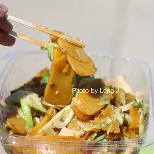 Jingde Stir-Fry ($14.95) - Alkaline rice cake with chicken, cabbage, carrots, pickled mustard and spicy chilies