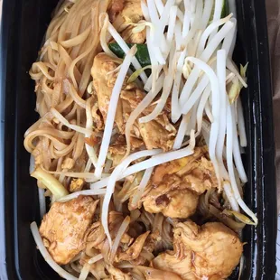 Pad Thai classic w/chicken.