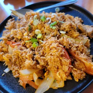 Crisp onions and savory tomatoes yummy thai fried rice