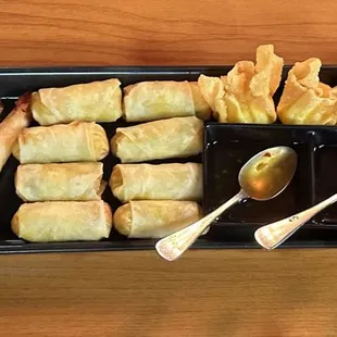 Appetizer Tray Sampler: Shrimp Roll, Veggie Roll and Crab Rangoon. Thank you Hank, Dee &amp; Nate everything was excellent tonight.