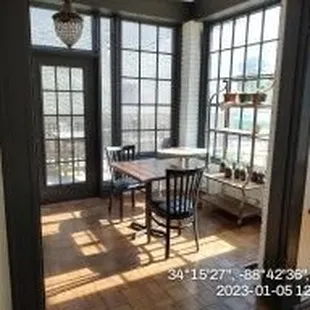 Sunny spot inside Noon