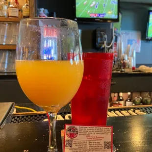 Bar area and casual seating. Window seats facing the golf course.