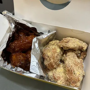 Wings with chili sauce and magic sprinkle