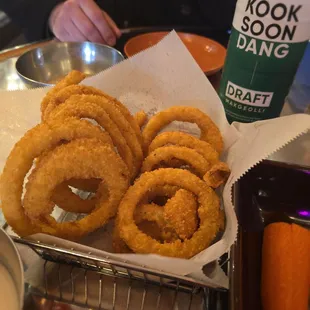 Fried onion rings with yum yum sauce &amp; ketchup