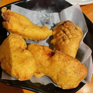 fried chicken wings in a basket