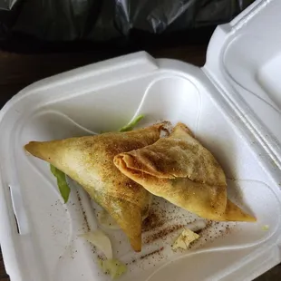 Vegetable Samosa || IG: @misspiggyeats