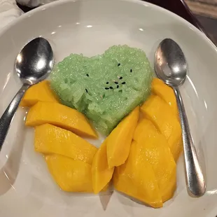 Sticky rice and mango