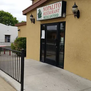 a closed sign on the sidewalk