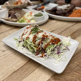 Empanada con Deshebrada de Res ($13)