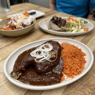 Mole Poblano con Pollo ($27)