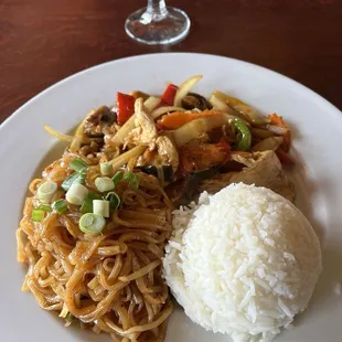 Cashew nut chicken lunch special