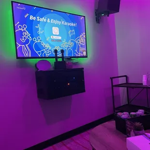 Karaoke screen in room