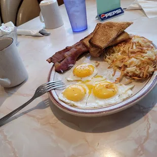 a plate of breakfast food