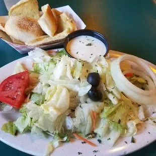 Fabulous garlic bread &amp; fresh salad but otherwise it&apos;s pedestrian.