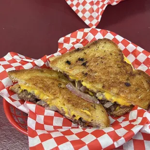 Patty melt with grilled onions