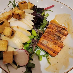 Salmon salad with tofu and pear