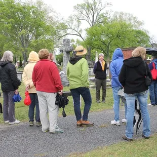 Cedar Grove Tour lead by historian Cheryl Copper