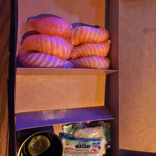 6 piece salmon nigiri