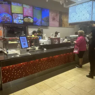 Girl on the right as notice she turned when photo was being taken. The male you couldn't clear but these two are the workers here.