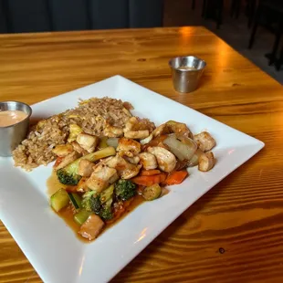 Hibachi chicken - lunch portion.  Looks good!