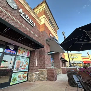 the outside of a restaurant