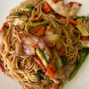 Fried noodles with vegetables
