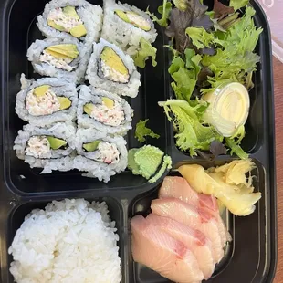 Lunch Combo Hamachi Sashimi+CA roll