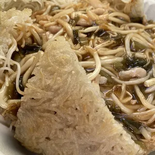 529. Shredded Pork & Preserved Pickle Pan Fried Noodle