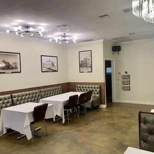 Comfortable seating options and Classic Photos.