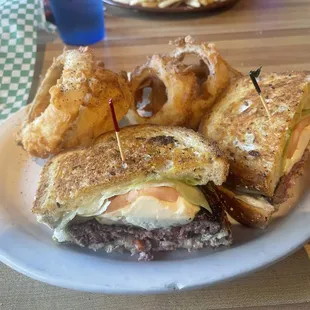 Loosey goosey burger with onion rings