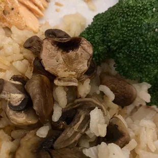 A couple mushrooms sautéed for a minute does not a mushroom risotto make.