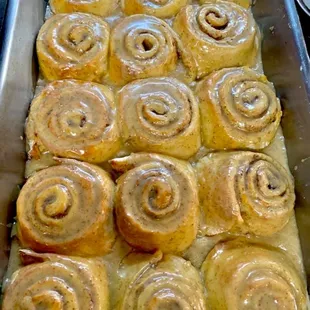 a pan of cinnamon rolls