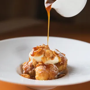 Buñuelos Filled with Dulce de Leche Crema