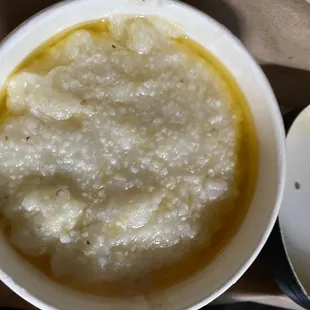 Grits with butter stayed hot and creamy.