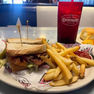Yummy BLT w/Fries