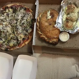 Shack attack pizza, calzone, white garlic knots