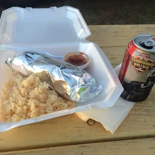 Carne Asada Burrito con Arroz y Dr Pepper