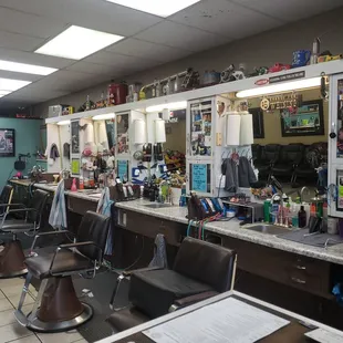 5 chairs, varying hours, open 7 days a week