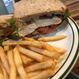CAJUN CHICKEN SANDWICH