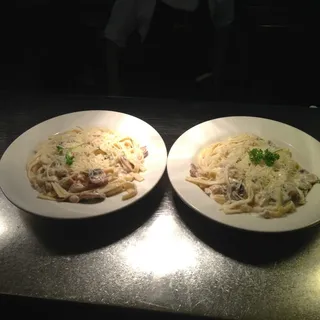 GARLIC MUSHROOM CHICKEN ALFREDO