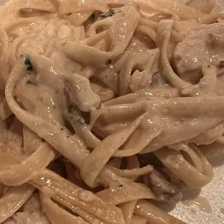 GRILLED CHICKEN FETTUCCINE ALFREDO