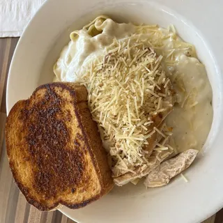 GRILLED CHICKEN FETTUCCINE ALFREDO