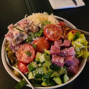 A fresh Italian salad with loads of volume, flavors and meats. This salad serves 4- easily... Really nice