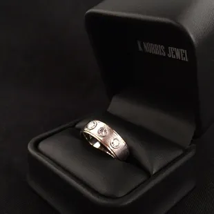 White gold, matte finish with a yellow gold shine trim.