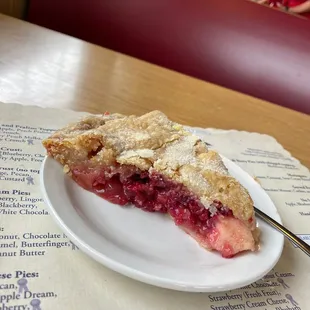 Apple-lingonberry pie