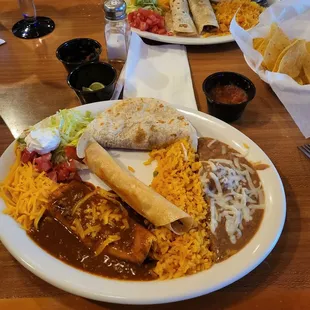 Sample plate and soft taco plate that looks like burritos or sry enchiladas.