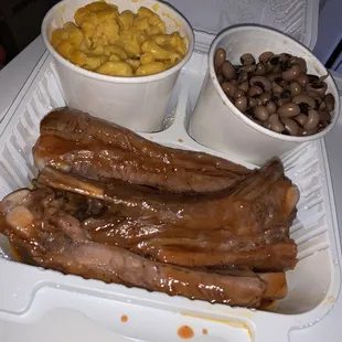 Ribs, Mac and cheese and black eyes peas.