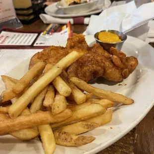 Kid's Chicken Tenders &amp; Fries