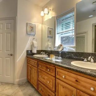 Ponderosa Pine Room (upstairs master suite)