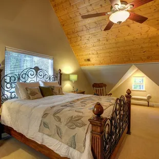 Ponderosa Pine Room (upstairs master suite)